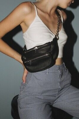 Fanny pack 90s trend